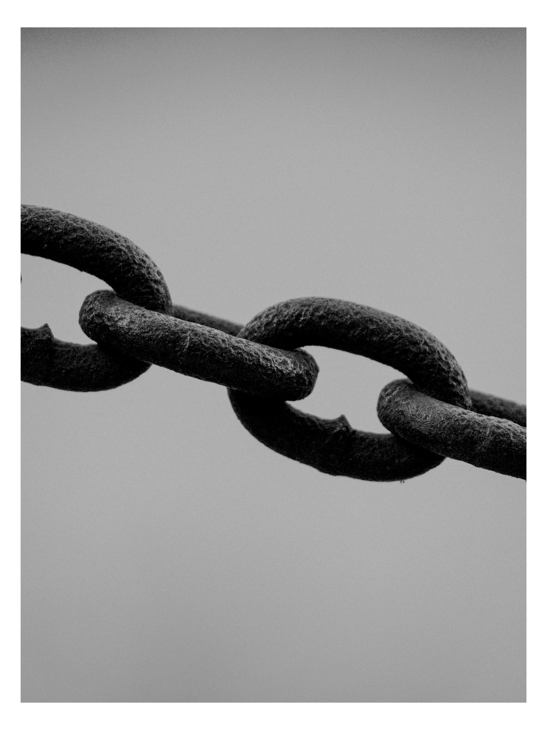 Black-and-white chain photograph