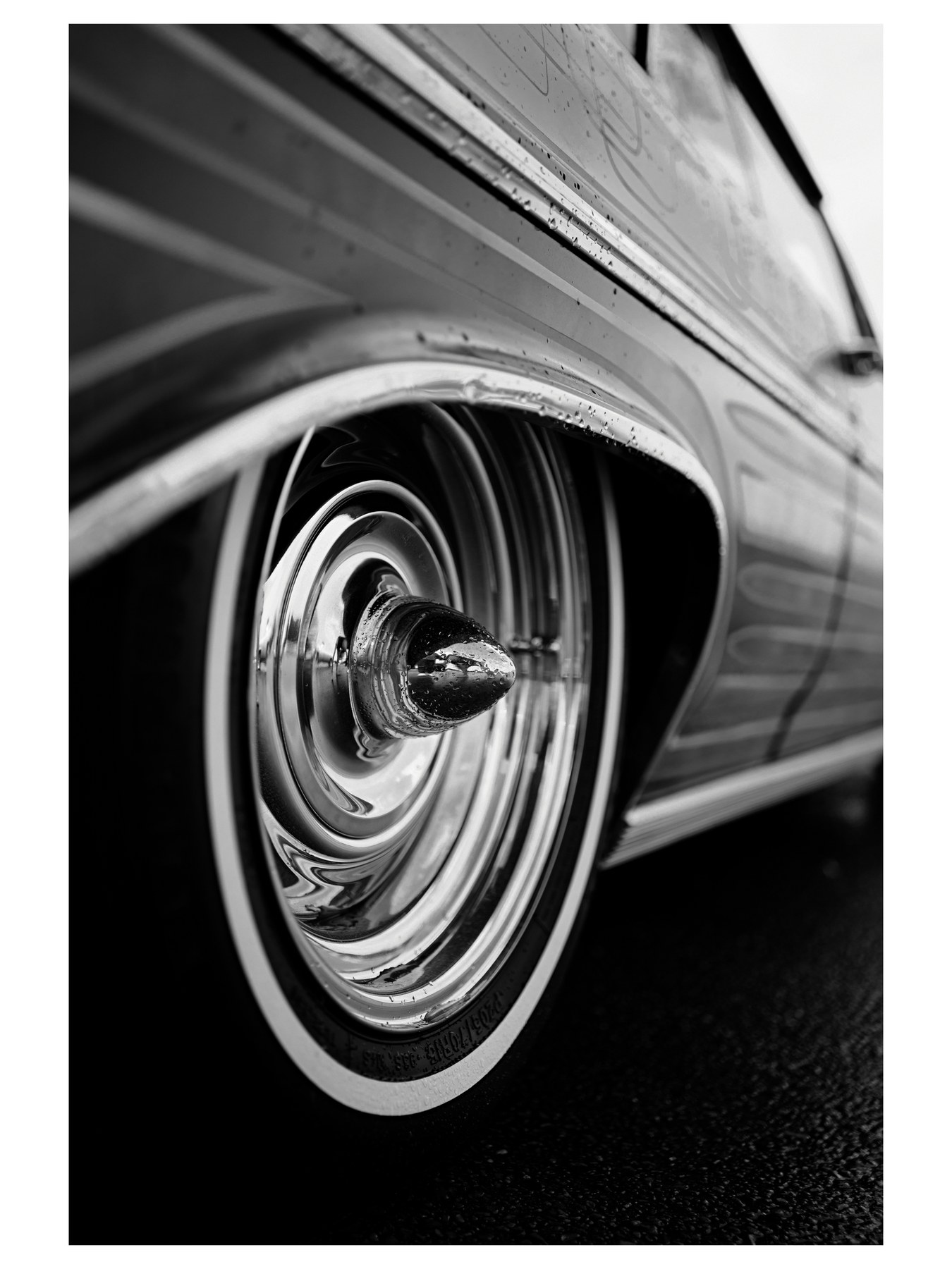 Black-and-white automobile wheel